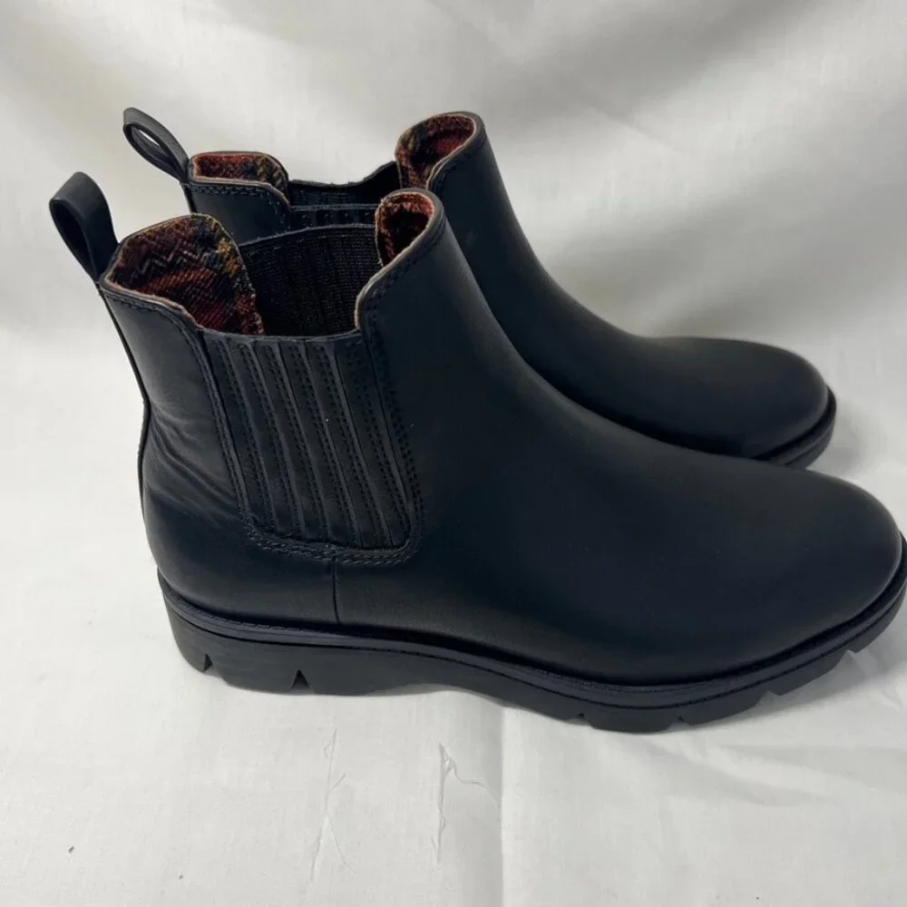 b.o.c. Black Ankle Booties elastic Sides Pull on Durable Soles New - Picture 4 of 10